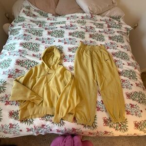 Nike Matching Yellow Green Sweat Set ⭐️✨